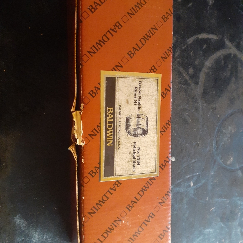 GORGEOUS NEW IN BOX Baldwin 2" Set of 4 Napkin Rings.